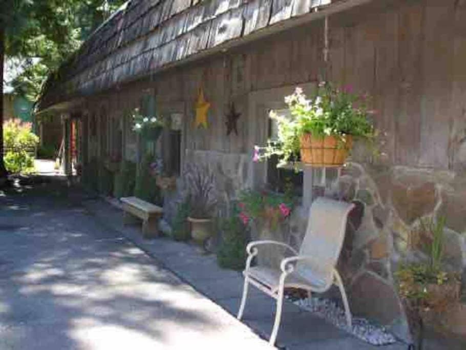 Motel Room With Kitchenette At Base Of Mt Hood Mount Hood Village Exterior photo